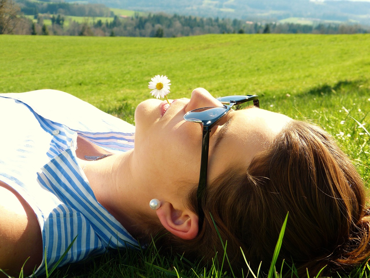 young woman, meadow, lie-2194038.jpg